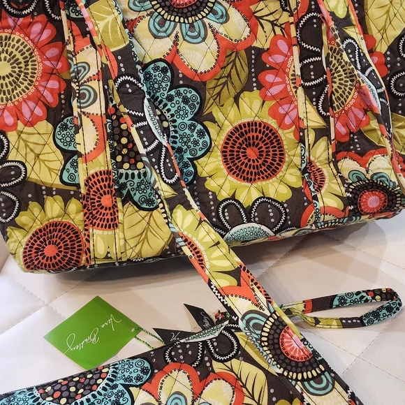 NEW WITH TAGS VERA BRADLEY Flower Shower Villager Tote and Wristlet Set - Picture 4 of 7